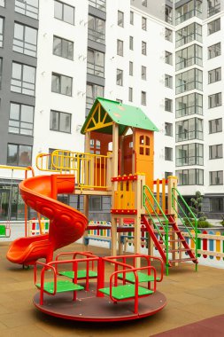 Yerleşim yerindeki güzel oyun alanı