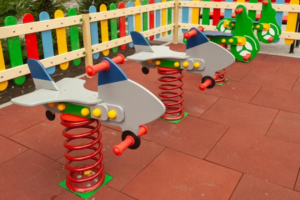 Schöner Spielplatz Wohnhaus — Stockfoto