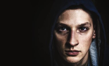 karanlık adam