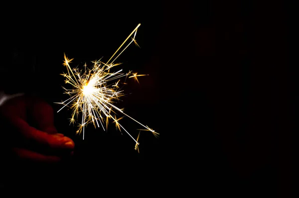 Sparkler fuego en la mano —  Fotos de Stock