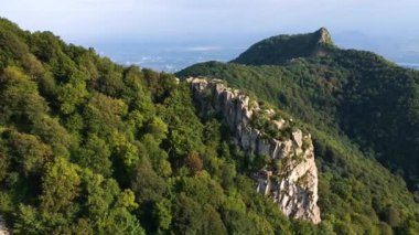 Beshtau dağı, Pyatigorsk yakınlarında bir yaz günü kuş bakışı.