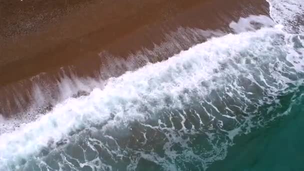 Turkoois Golven Het Strand Uitzicht Vanaf Een — Stockvideo