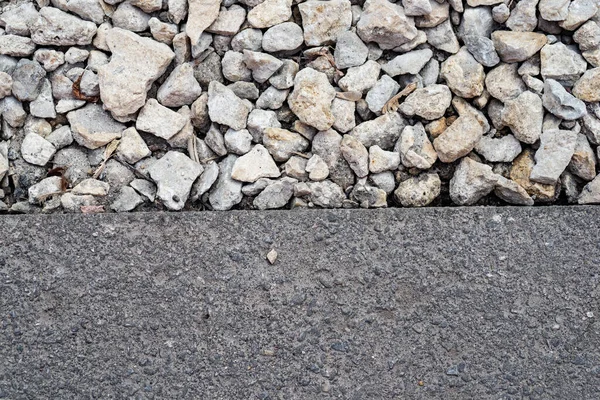 白い砂利とコンクリートスラブの半分のマクロテクスチャ — ストック写真
