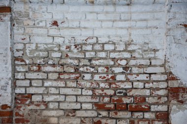 Kabuğu soyulmuş beyaz boyalı kırmızı tuğla dokusu