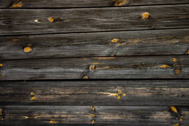 Tahtadan yapılmamış eski bir duvarın dokusu. Tahtada bir sürü düğüm var.