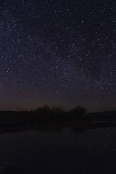 Odraz Hvězd Velké Kaluži Noci Jaře — Stock fotografie