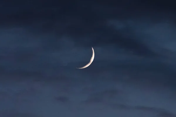 Luna Nueva Entre Las Nubes — Foto de Stock