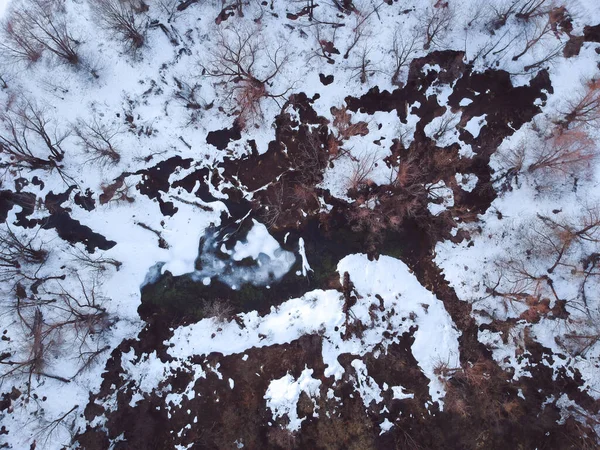 Floresta Rio Congelado Com Manchas Descongeladas Apareceram Primavera Quando Ainda — Fotografia de Stock