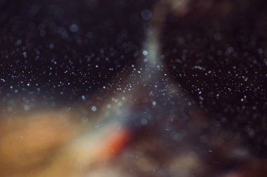 Suyun içindeki soyut bokeh çemberleri