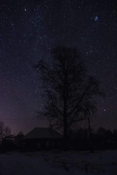 Spící Domy Vesnici Mrazivé Hvězdné Noci Rusku — Stock fotografie
