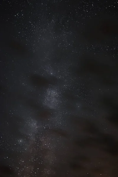 Mléčná Dráha Noční Obloze Přes Mraky Letní Noci — Stock fotografie