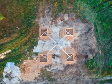 Kulenin temelinin yüksek bir yerden inşası