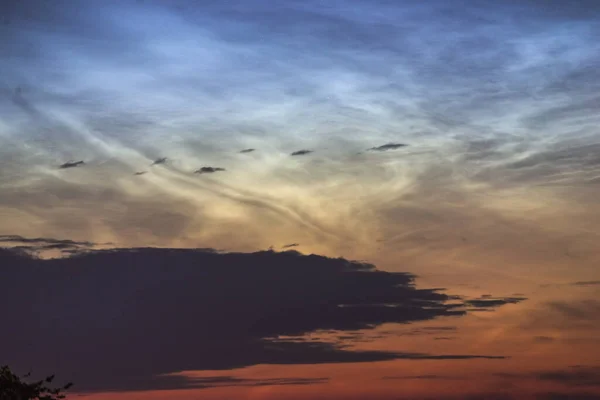 Noctilucent Moln Närbild Sommarnatt Sällsynta Atmosfäriska Fenomen — Stockfoto