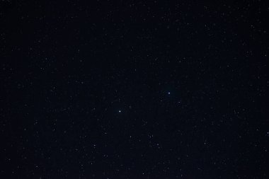 Gece gökyüzündeki yıldızlar Kapatın