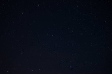 Gece gökyüzündeki yıldızlar Kapatın