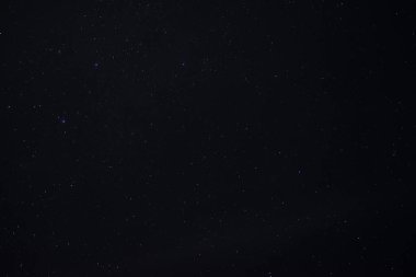 Gece gökyüzündeki yıldızlar Kapatın