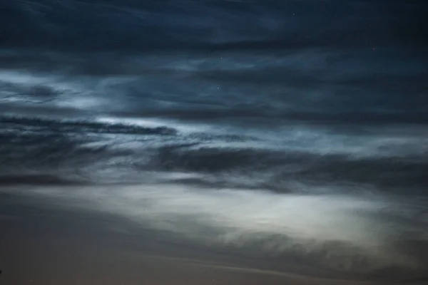 Noctilucent Moln Nära Sommarnatt Glödande Moln Natthimlen — Stockfoto