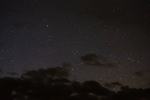Estrellas Cielo Nocturno Través Las Nubes — Foto de Stock