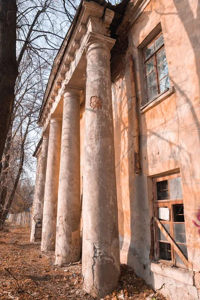 Antico Edificio Con Colonne Condizioni Terribili Russia — Foto Stock