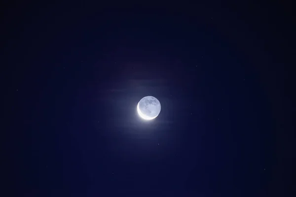 在星空间的月亮 — 图库照片
