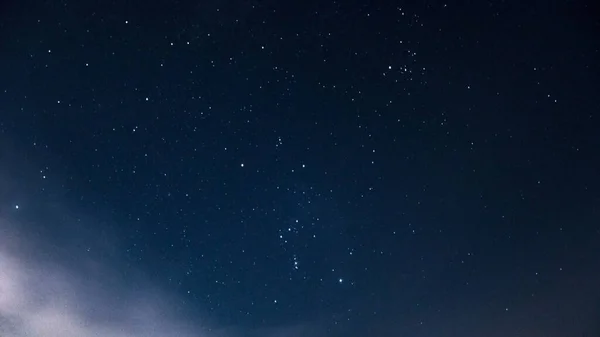 Αστερισμός Του Ορίου Μια Όμορφη Νύχτα Έναστρο Ουρανό Σύννεφα — Φωτογραφία Αρχείου