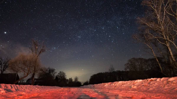 Silniční Zima Hvězdné Noci Vesnici Kolem Stromů — Stock fotografie