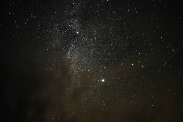 Helle Milchstraße Einer Sommernacht Durch Die Wolken — Stockfoto