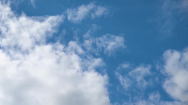 Bulutlar Hızla Hareket Eder Gündüz Vakti Dağılır — Stok video