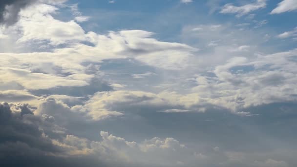 Timelapse Formação Nuvens Cumulus Dia Verão Claro Fechar Raios Sol — Vídeo de Stock