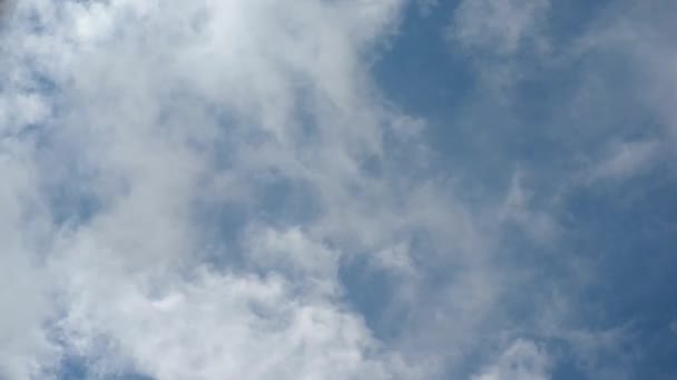 Wolken Bewegen Sich Schnell Und Zerstreuen Sich Taghimmel — Stockvideo