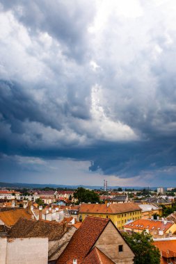 Sopron manzaralı fırtına bulutları