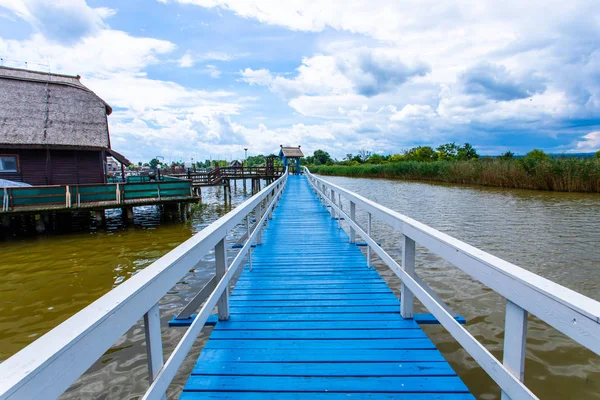 Puente Madera Azul Vista Panorámica Del Lago —  Fotos de Stock