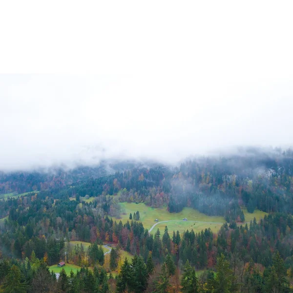 美丽的山景山作为背景 — 图库照片