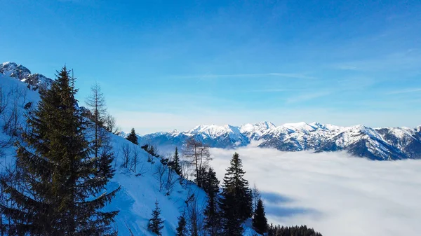 Schilderachtig Uitzicht Besneeuwde Bergen Als Achtergrond — Stockfoto