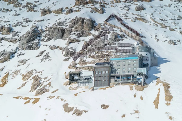 Bâtiment Isolé Flanc Montagne — Photo