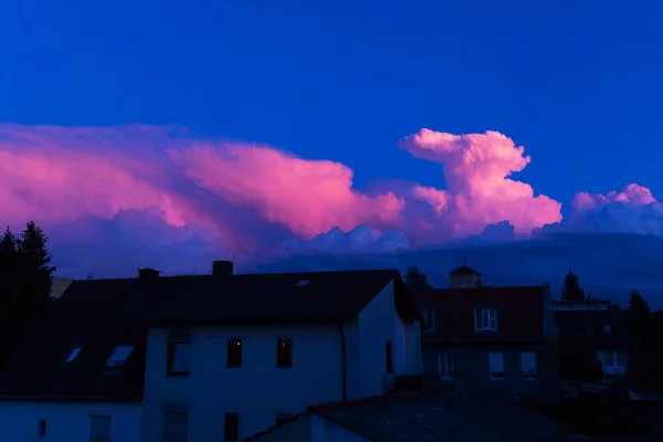 Vista Panorâmica Nuvens Rosa Dramáticas — Fotografia de Stock