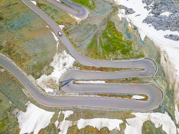 Kilátás Közúti Gyönyörű Alpok Hegyek Svájcban — Stock Fotó