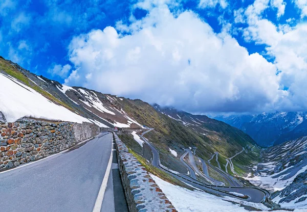 Vista Carretera Hermosas Montañas Los Alpes Suiza — Foto de Stock