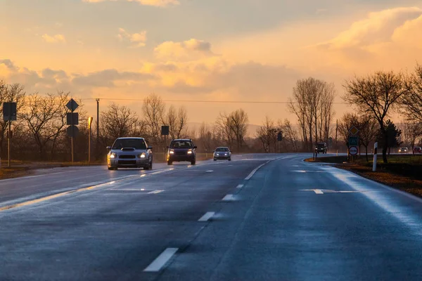 Vista Los Coches Que Viajan Carretera Mojada Día Lluvioso —  Fotos de Stock