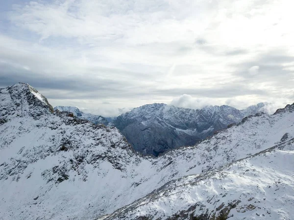 Malerischer Blick Auf Wunderschöne Majestätische Berge Als Hintergrund — Stockfoto