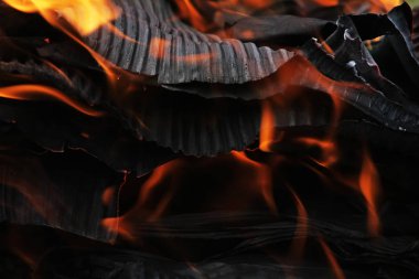 Yanan ateşin yakın görüntüsü