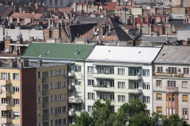 Yüksek noktadan evlere bakmak