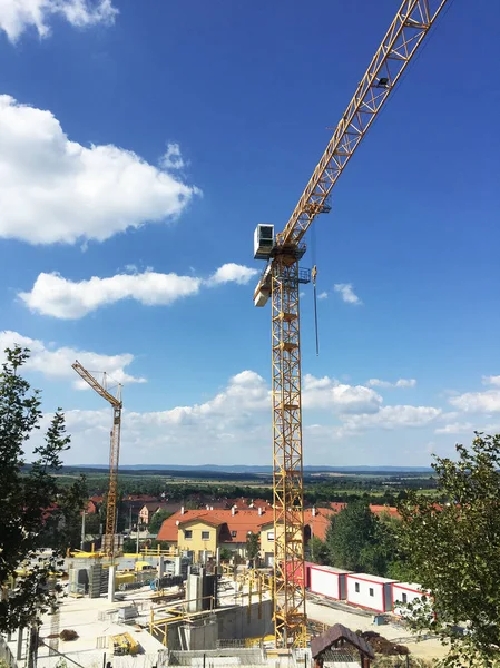 Grúas Sobre Lado Construcción Suburbana — Foto de Stock