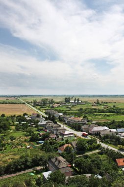  Uçurumdan köyün manzarası