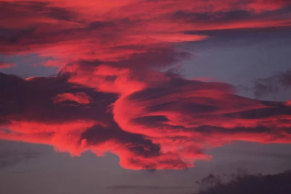 Schilderachtig Uitzicht Dramatische Roze Wolken — Stockfoto