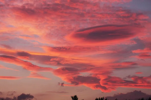 Vista Panorámica Las Dramáticas Nubes Rosadas —  Fotos de Stock