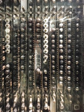 Tüplü klasik bilgisayarın yakın plan görüntüsü