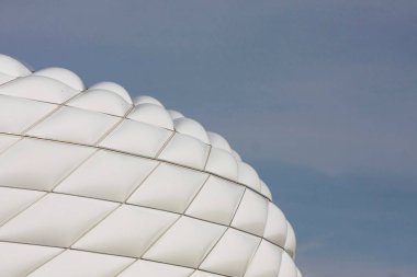 Çokgen şekilli beyaz şişirilebilir yapı