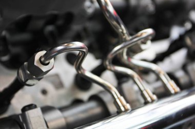 Metalik motor detaylarının yakın görüntüsü