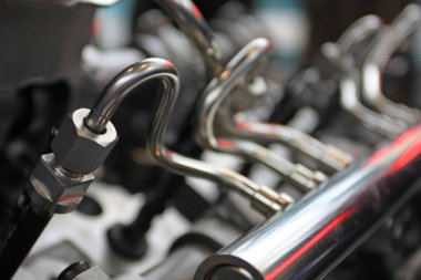 Metalik motor detaylarının yakın görüntüsü